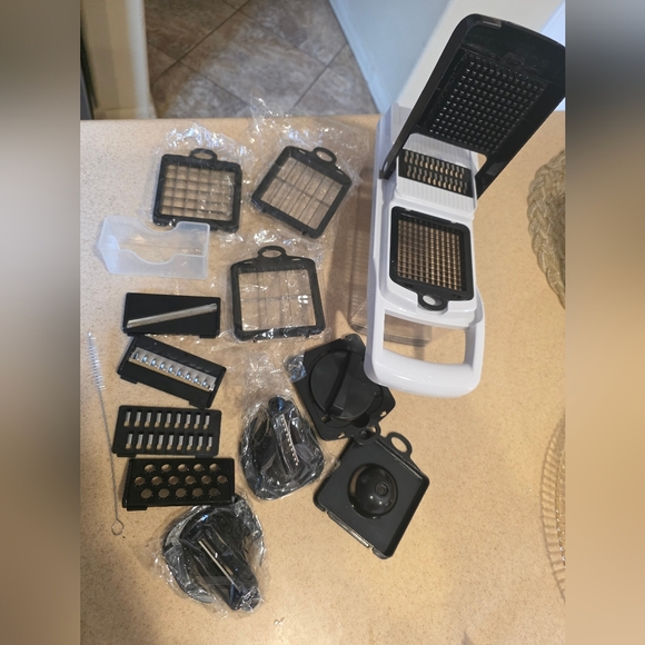 Multi-Functional Vegetable Chopper - Picture 4 of 6